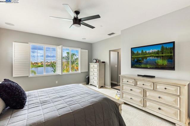 1050 Clear Lake Dr, Oakley CA: https://media.crmls.org/mediaz/4821161b-fc4b-4967-a15e-c48addd4525c.jpg