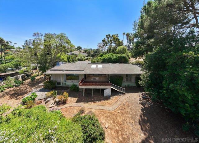 1421 Rincon Rd, Escondido CA: https://media.crmls.org/mediaz/48214bca-e869-4912-a034-1a82118cf80f.jpg