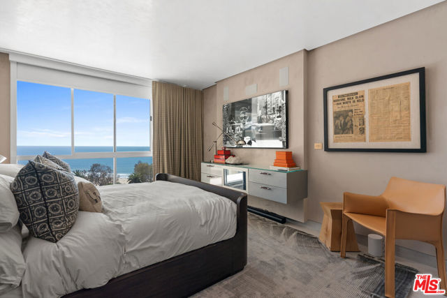 201 Ocean Avenue, Santa Monica CA: https://media.crmls.org/mediaz/48214c87-70b9-40f3-acea-6be4490d9044.jpg