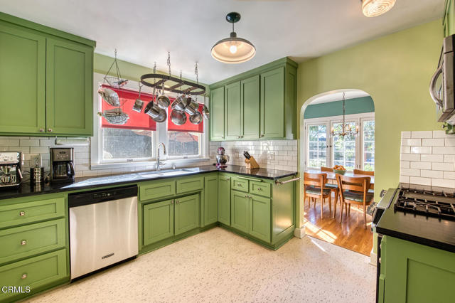 Detail Gallery Image 9 of 34 For 1881 Paloma St, Pasadena,  CA 91104 - 3 Beds | 2 Baths