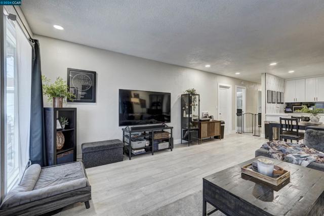Image 4 of 28 For 1324 104th Ave