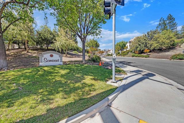 32 Maximo Ct, Danville CA: https://media.crmls.org/mediaz/48222a07-f470-4244-a6de-6d8b02d8ebe5.jpg