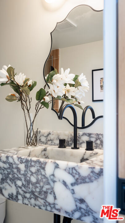 8300 Grand View Drive, Los Angeles CA: https://media.crmls.org/mediaz/482293cb-ec79-49eb-8af6-f53bad726f1c.jpg