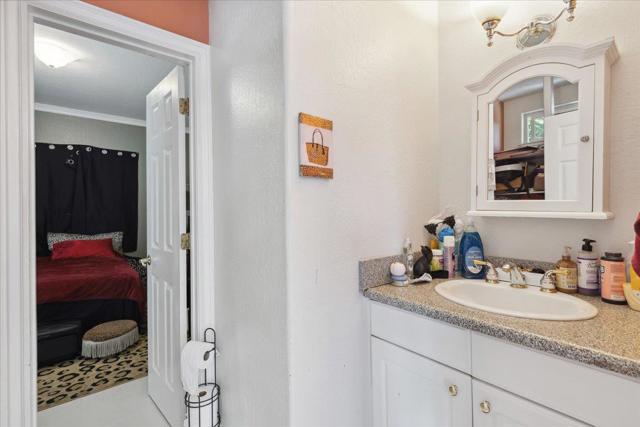 2710 Summerland Road,  CA: https://media.crmls.org/mediaz/4822a755-c932-4881-bdb7-d809f10345bb.jpg