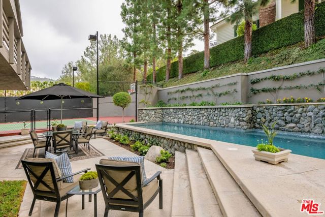 17765 Camino De Yatasto, Pacific Palisades CA: https://media.crmls.org/mediaz/4822d3fe-c4f3-488f-b18a-5ea761971d34.jpg