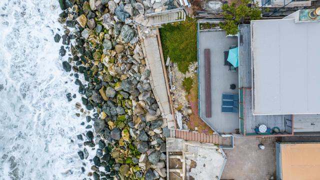 22818 E Cliff Drive, Santa Cruz CA: https://media.crmls.org/mediaz/482459b1-9dd5-4a7d-b5c4-c6f0e01cf650.jpg