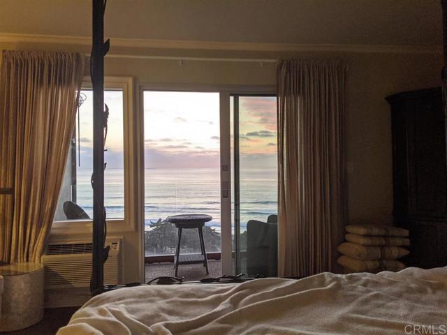 1552 Camino Del Mar, Del Mar CA: https://media.crmls.org/mediaz/4825c699-c9f3-4616-b3bf-92b8fd4c3f3c.jpg