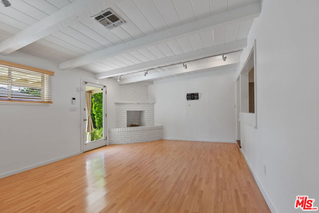 4659 Morse Avenue, Sherman Oaks CA: https://media.crmls.org/mediaz/4826728a-bcba-4041-a248-14a33f22e86a.jpg