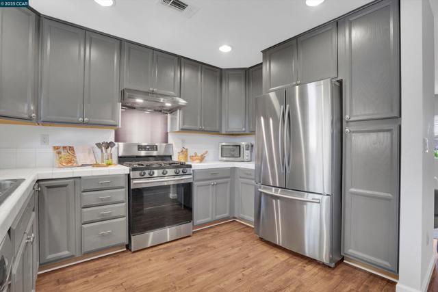 6911 Brentwood Blvd, Brentwood CA: https://media.crmls.org/mediaz/4826a9d8-8d3f-49f4-aaf7-fd66614ceb23.jpg