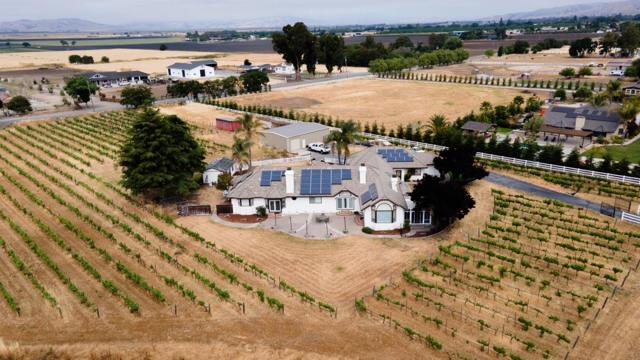 160 Tevis Trail, Hollister CA: https://media.crmls.org/mediaz/4826c7bd-dc64-4c02-95f2-84ca318cffaa.jpg
