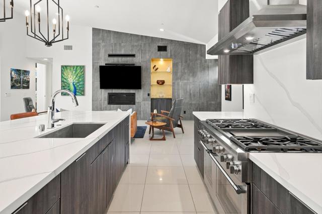 160 Obsidian Loop N, Palm Springs, CA 92264