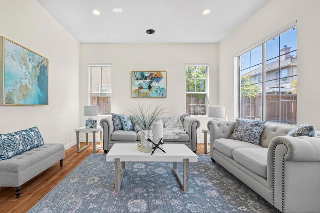 336 Arrowhead Way, Hayward CA: https://media.crmls.org/mediaz/4827a074-3983-4797-9703-094076c08aa3.jpg