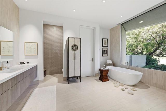 102 Waterford Circle, Rancho Mirage CA: https://media.crmls.org/mediaz/48280fb4-4fd6-4bc8-9a00-51e1ecaa89bc.jpg