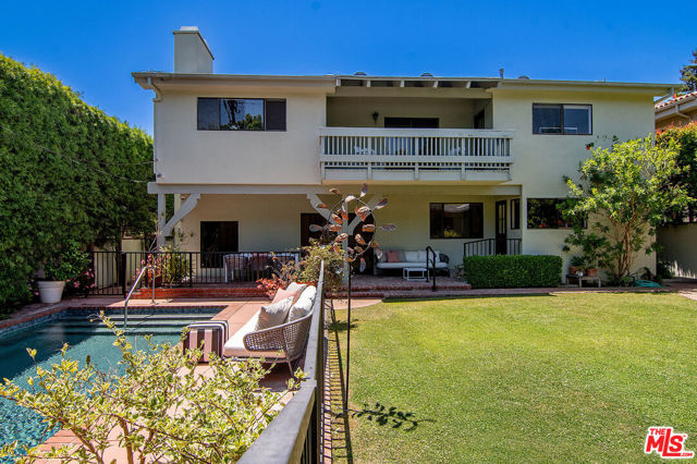 745 25th Street, Santa Monica CA: https://media.crmls.org/mediaz/48282761-1b4e-451b-a10f-dcc5a7d768cc.jpg