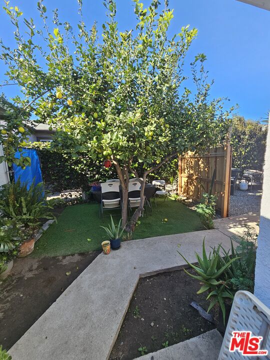 1158 E 77th Street, Los Angeles CA: https://media.crmls.org/mediaz/482830c3-fd93-4d19-b870-e41ecaf28dc0.jpg