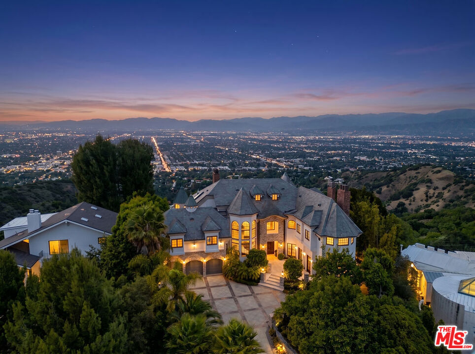 13320 Mulholland Drive — image 1