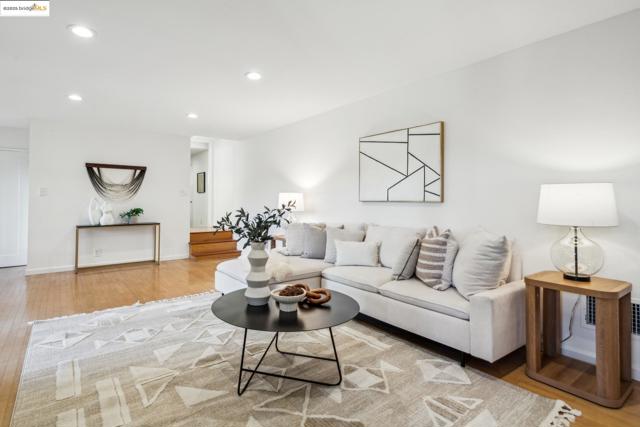 1025 Creston Rd, Berkeley CA: https://media.crmls.org/mediaz/48289191-09aa-44bd-8445-4a2bee126144.jpg