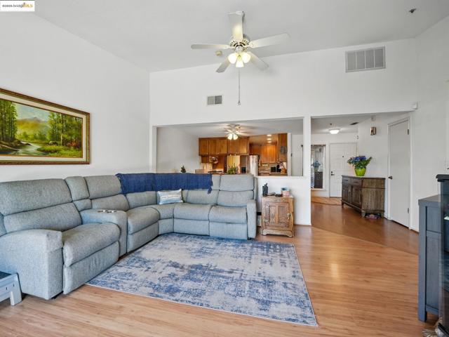 177 Bryce Way, Vacaville CA: https://media.crmls.org/mediaz/482a1f32-8a42-41c6-9f44-27ac5c0d12b2.jpg