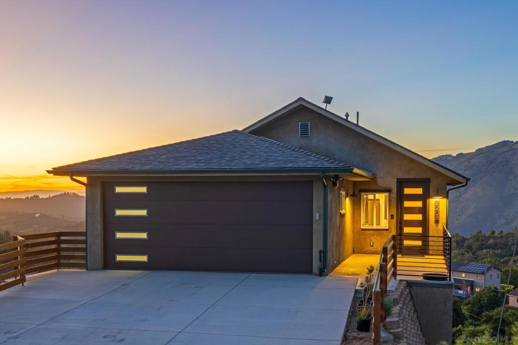 3208 Oakwood Dr