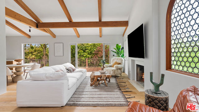 7046 Grasswood Avenue, Malibu CA: https://media.crmls.org/mediaz/482a6d97-bd65-4c90-815a-15f15ebfb118.jpg