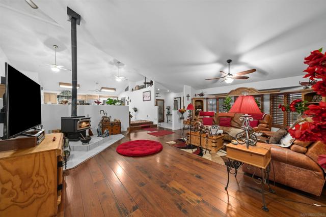 2410 Mount Elena Way, Jamul CA: https://media.crmls.org/mediaz/482a8ee2-8234-444c-9a8a-873de36134d2.jpg