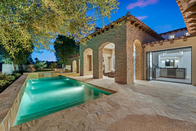 80740 Via Portofino, La Quinta CA: https://media.crmls.org/mediaz/482ab6e1-878a-4420-ad89-fd70628ed512.jpg