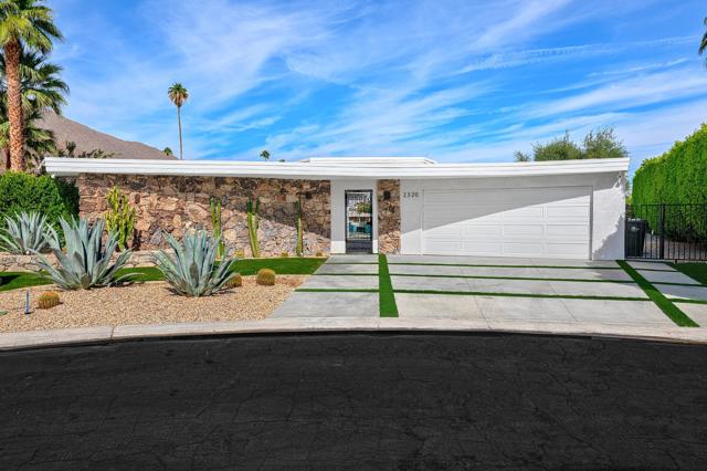 2320 S Via Lazo, Palm Springs CA: https://media.crmls.org/mediaz/482aeb67-615f-493b-8801-8adad27e8de9.jpg