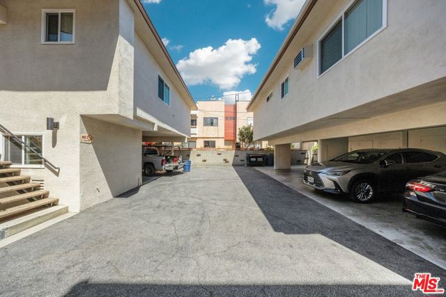 404 Porter Street, Glendale CA: https://media.crmls.org/mediaz/482b2b2a-90ad-4a89-be9b-76c89e626c7f.jpg