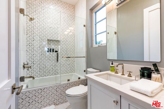5162 Otis Avenue, Tarzana CA: https://media.crmls.org/mediaz/482b3308-ff4e-4430-a4aa-433a1c4c2b91.jpg
