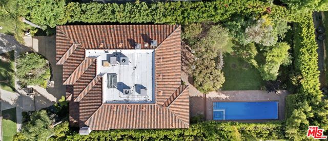 625 Foothill Road, Beverly Hills CA: https://media.crmls.org/mediaz/482bb7a3-7e42-44b5-b5b6-f54953deef84.jpg