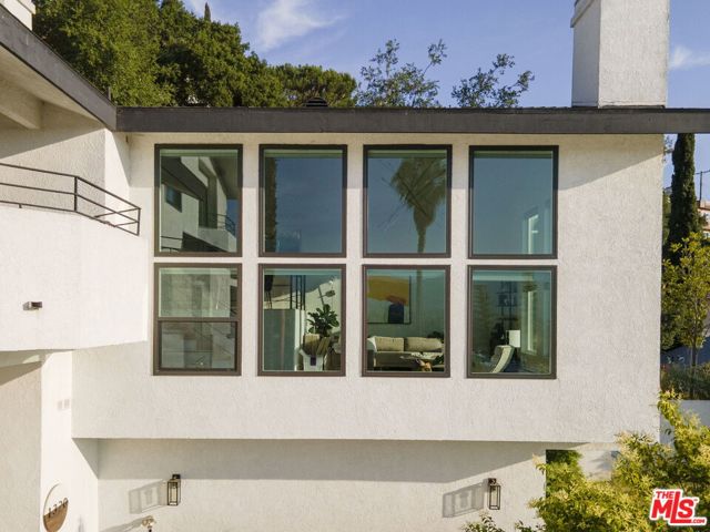1320 Romulus Drive, Glendale CA: https://media.crmls.org/mediaz/482bc8b6-606d-4cf1-b8c2-e313d77fd09b.jpg