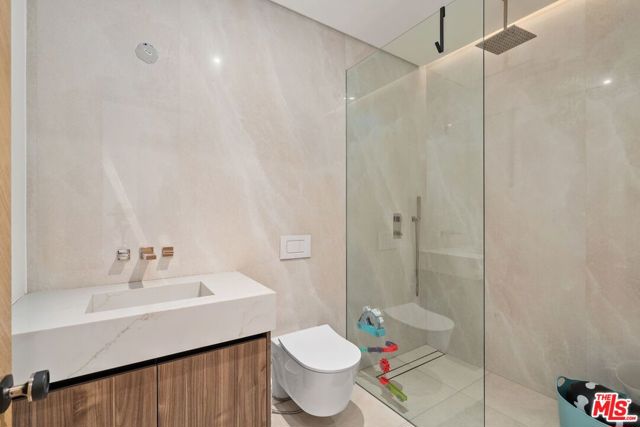 16015 Valley Wood Road, Sherman Oaks CA: https://media.crmls.org/mediaz/482c2284-1d48-4046-8444-71b781f5a47f.jpg