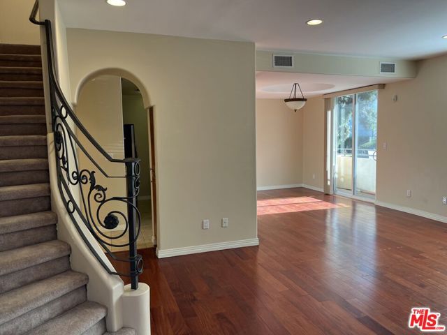 4732 Radford Avenue, Valley Village CA: https://media.crmls.org/mediaz/482c4ed6-eddd-4d0b-bbf2-db192932add2.jpg