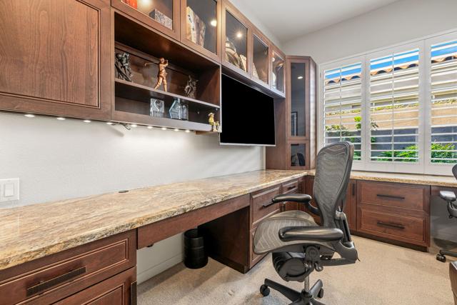 424 White Horse Trail, Palm Desert, CA 92211