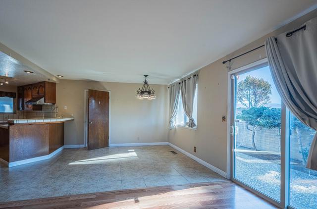 1007 Driftwood Place, Salinas CA: https://media.crmls.org/mediaz/482d1d09-6e74-4ab1-a585-c83ae31af099.jpg