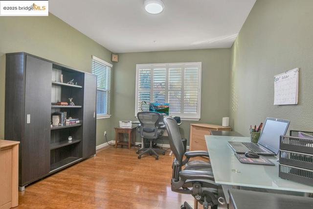 596 Toscanna Court, Brentwood CA: https://media.crmls.org/mediaz/482de994-aa61-42bd-b7f8-28b455461987.jpg