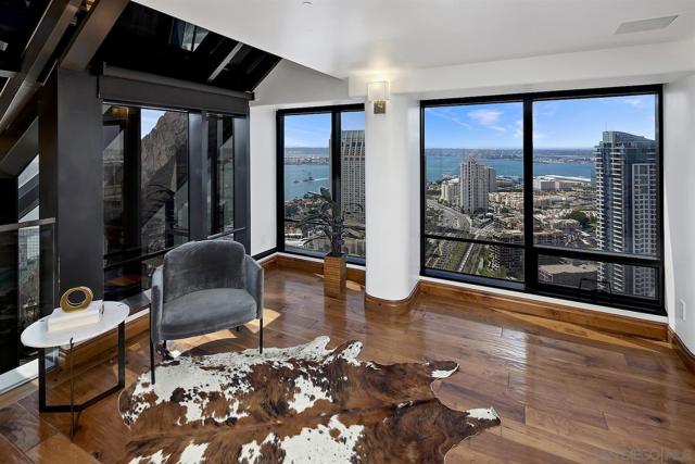 100 Harbor Dr, San Diego CA: https://media.crmls.org/mediaz/482e19b6-b7e2-490c-b4f7-af97dfdc7dc8.jpg