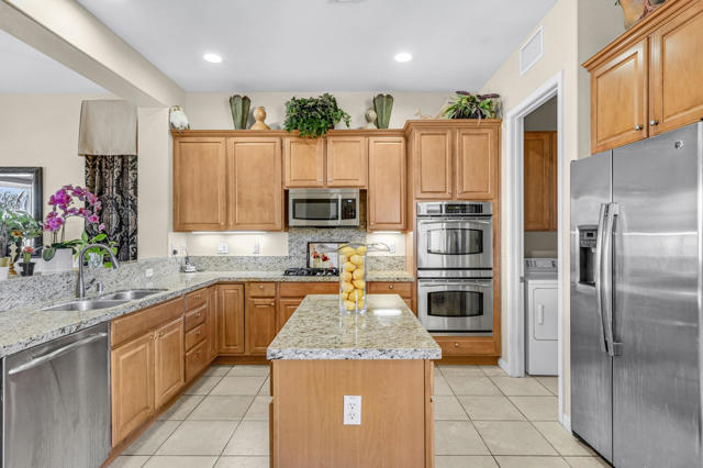 81193 Avenida Tres Lagunas, Indio CA: https://media.crmls.org/mediaz/482e1fce-ee33-44be-8df4-b7c8dd10acbc.jpg