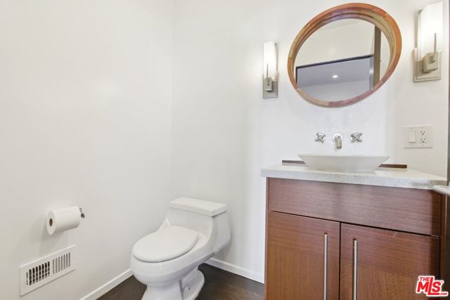 1527 Marmont Avenue, Los Angeles CA: https://media.crmls.org/mediaz/482e4a60-1328-4ce8-a1e9-02bed1f5dd28.jpg