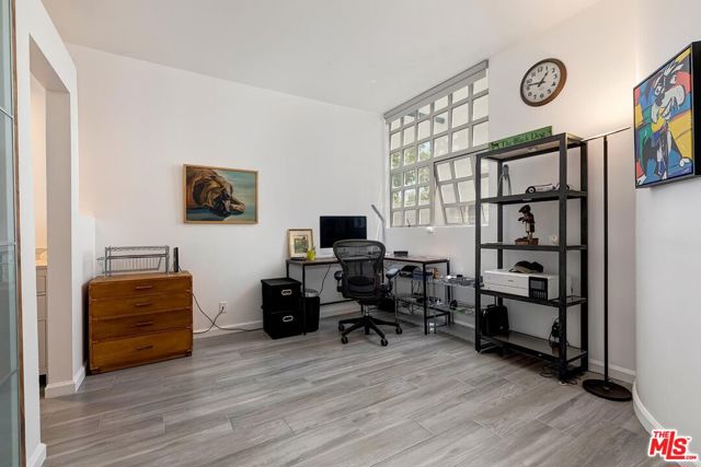 2336 28th Street, Santa Monica CA: https://media.crmls.org/mediaz/482ed742-32f0-4ace-93e5-945ea5d7d737.jpg