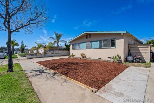632 Sandalwood Dr, El Cajon CA: https://media.crmls.org/mediaz/482eec04-11c8-4191-87c7-9d038a9ce8de.jpg