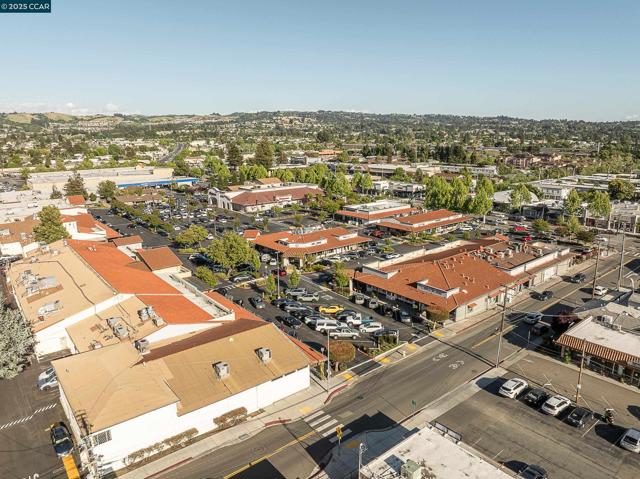 18977 Thornbury ave, Castro Valley CA: https://media.crmls.org/mediaz/482effb7-57d8-46da-81d3-208079dde6a0.jpg