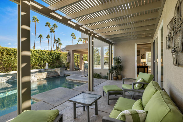 2000 S Caliente Drive, Palm Springs CA: https://media.crmls.org/mediaz/482f4afb-6955-448b-9823-463a7b868efe.jpg