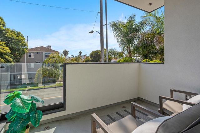 508 N Tremont Street, Oceanside CA: https://media.crmls.org/mediaz/482f4b88-a107-4eda-af21-5b36cc4a2838.jpg