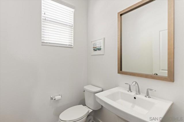 1107 Hibiscus Way, Oceanside CA: https://media.crmls.org/mediaz/482f7f7a-3fa2-423e-9e46-a6cfc9c02716.jpg