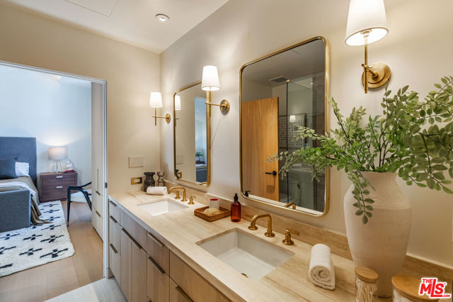 365 Norcroft Avenue, Los Angeles CA: https://media.crmls.org/mediaz/482f8af1-65c6-4d47-8412-4205efa9bc63.jpg