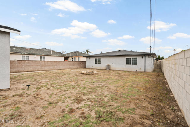 1257 S G Street, Oxnard CA: https://media.crmls.org/mediaz/482fa80b-9f7e-4712-8597-f07b5c30d331.jpg