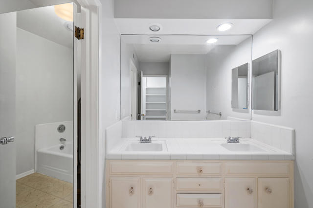 16445 Garvin Drive, Encino CA: https://media.crmls.org/mediaz/482ff39d-f178-4043-ad9a-f0859944700d.jpg