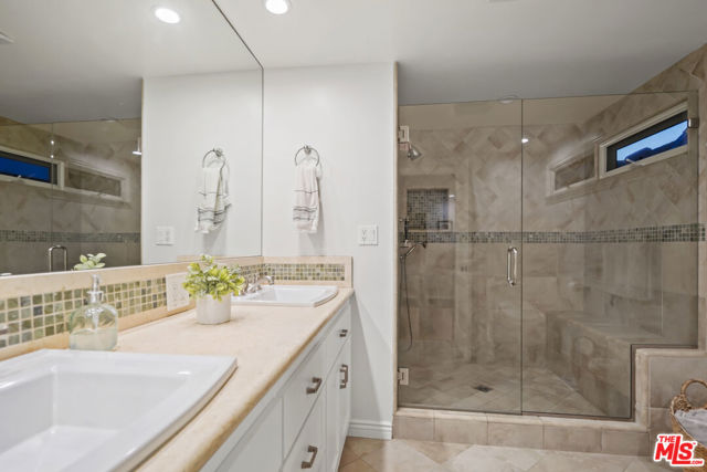 4546 Allott Avenue, Sherman Oaks CA: https://media.crmls.org/mediaz/483007f5-9412-480f-bfc6-db16aa7bf6ce.jpg