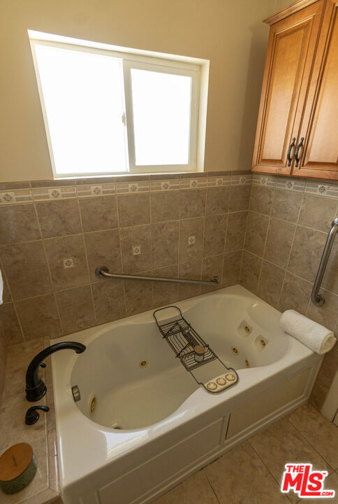 5017 5th Avenue, Los Angeles CA: https://media.crmls.org/mediaz/48303af6-6947-4408-9d97-fcd6a240a0b5.jpg